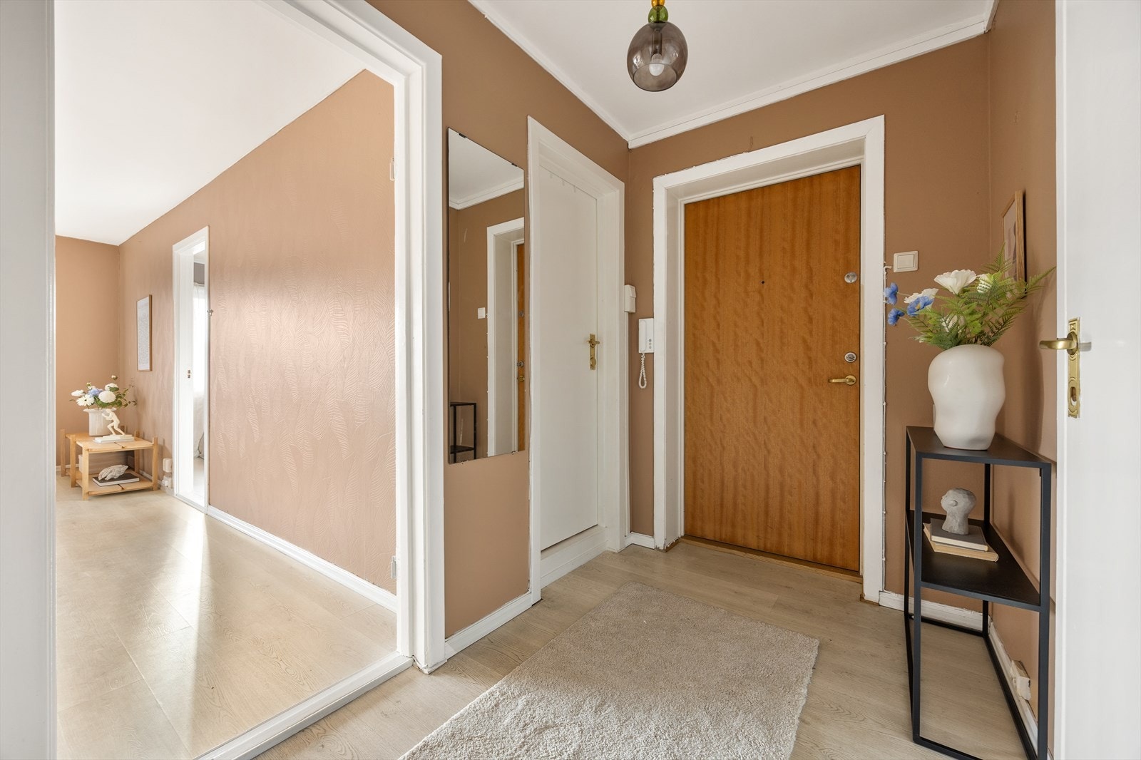 Entréen binder sammen leilighetens rom. Galleribilde