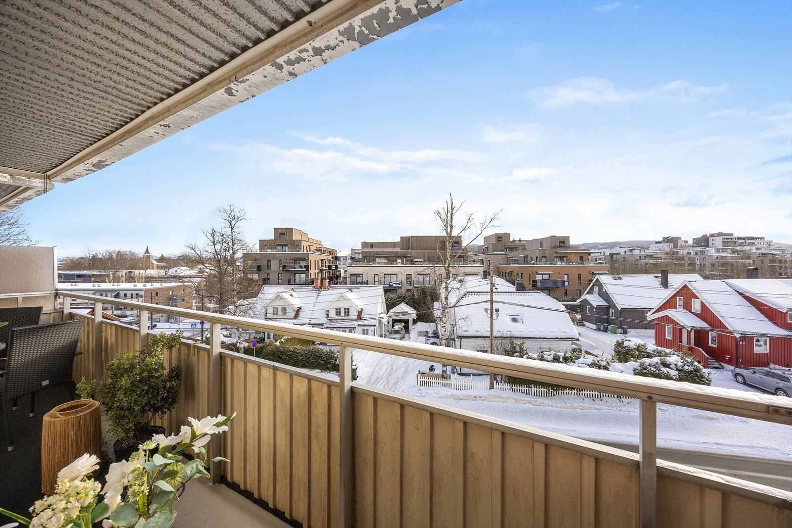 Kort vei til Strømmen stasjon (7 min gange) og Strømmen Storsenter (9 min gange). Galleribilde