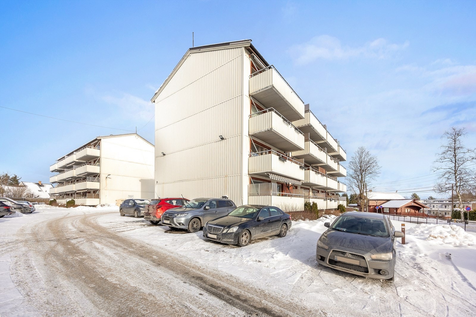Leiligheten disponerer to boder i kjelleren på til sammen 8 m². Galleribilde