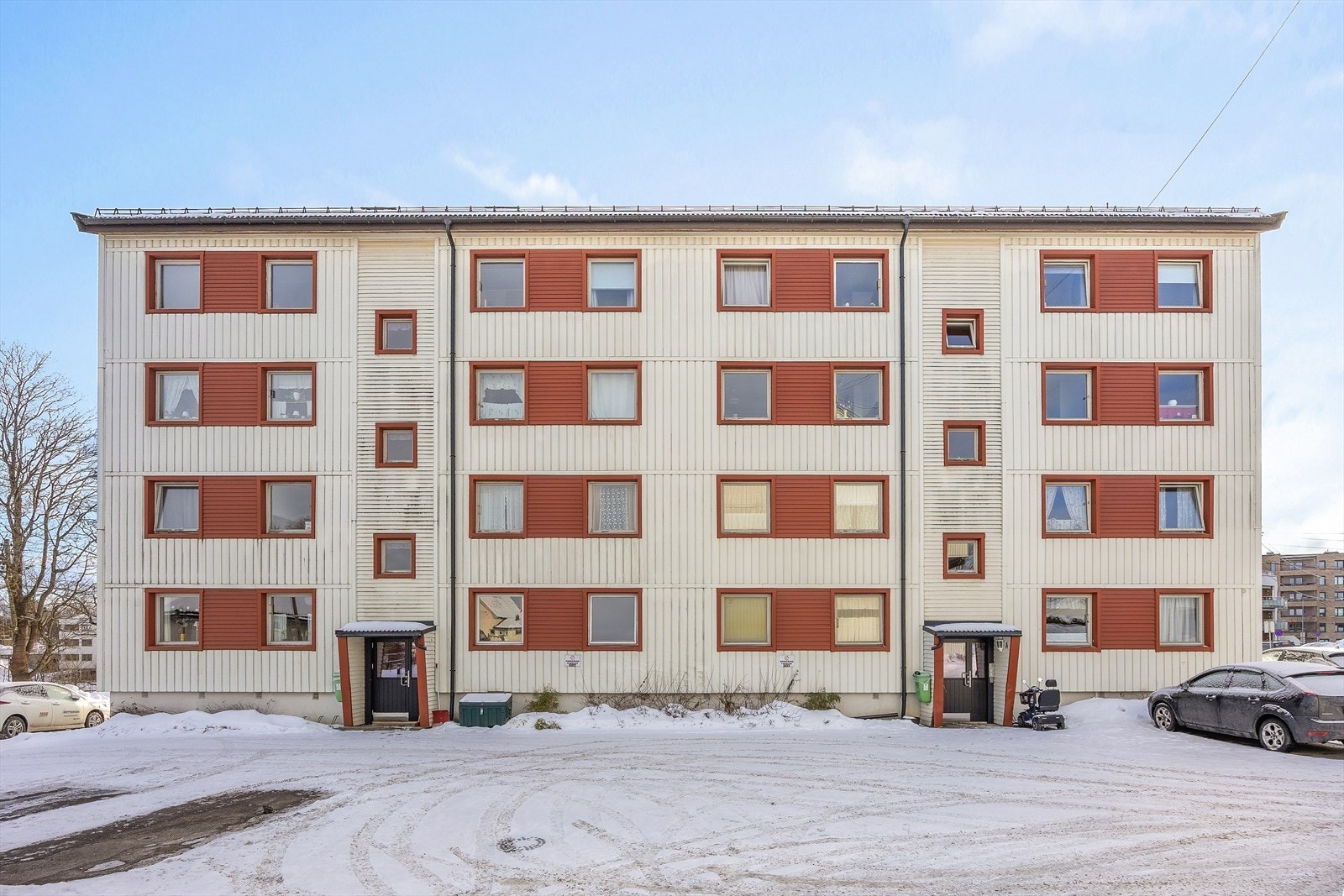 Bygningen er fra 1959 og er en del av Sagdalsvegen Borettslag. Galleribilde