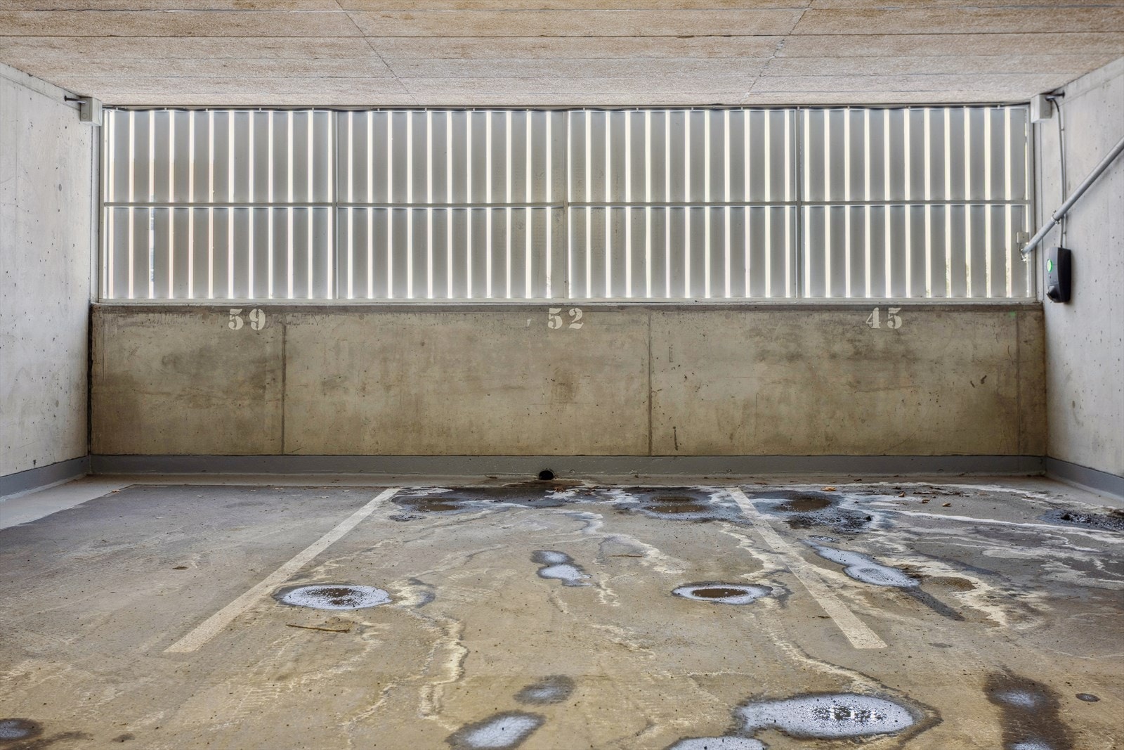 Det medfølger en biloppstillingsplass i felles garasjeanlegg. Galleribilde