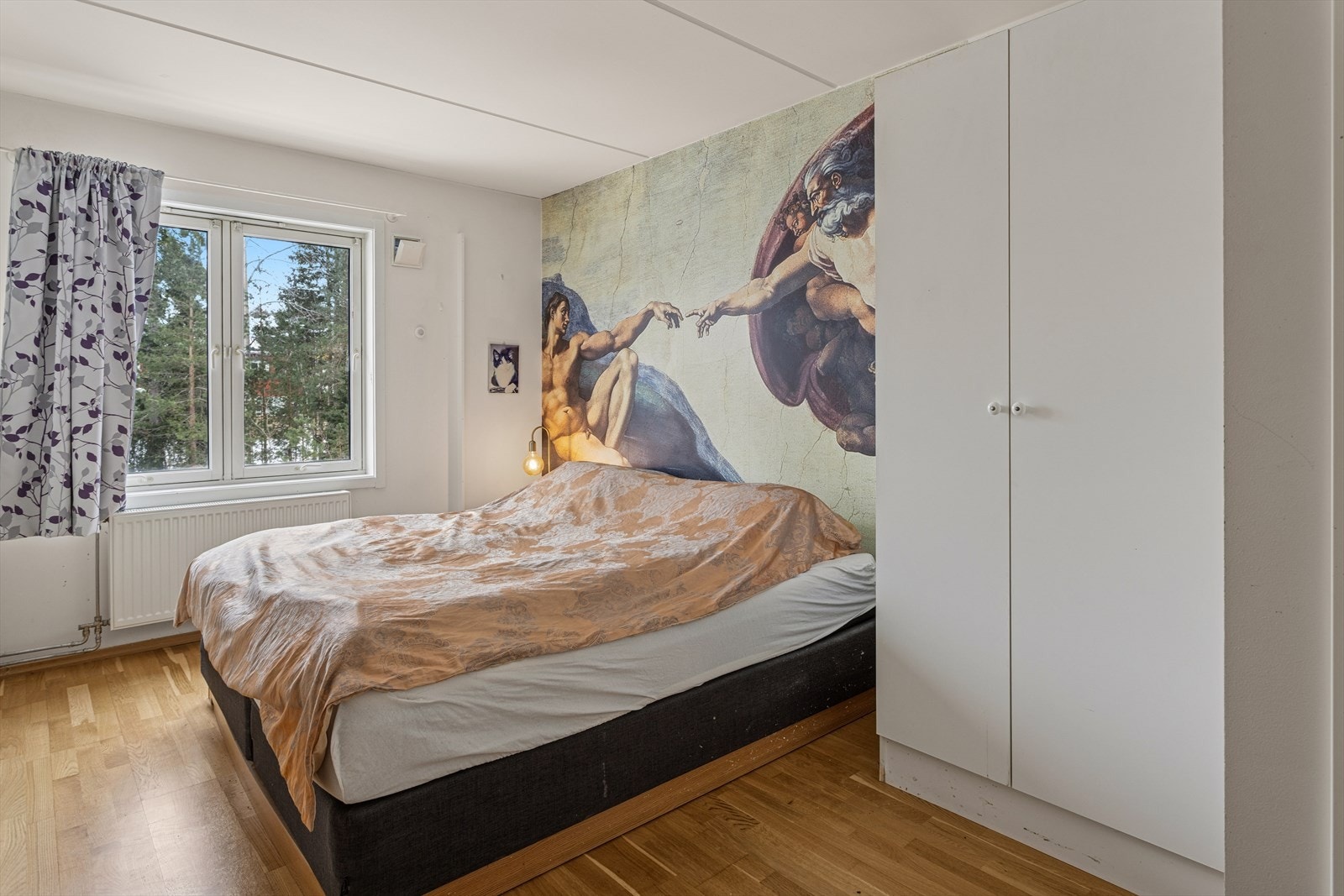 Leiligheten har to soverom - begge med garderobeskap og gode muligheter for møblering og tilpasning etter behov. Galleribilde