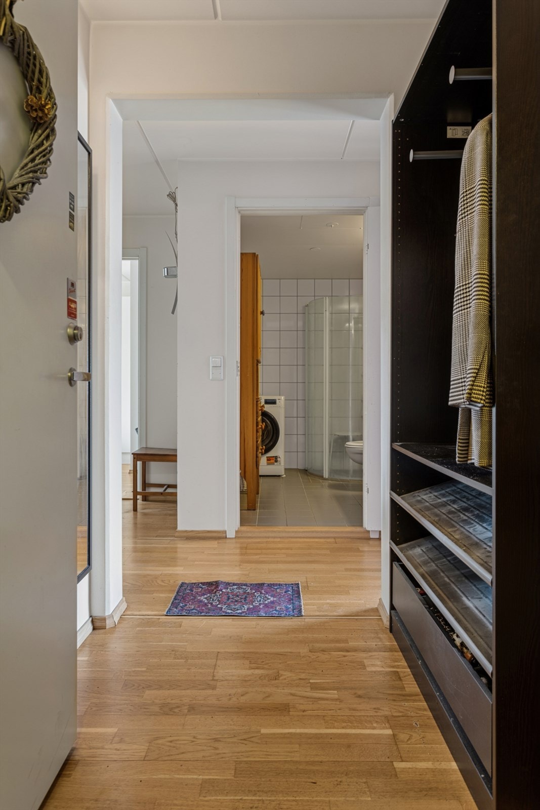 Varmtvann, fyring og kabel-TV er inkludert i felleskostnadene. Galleribilde