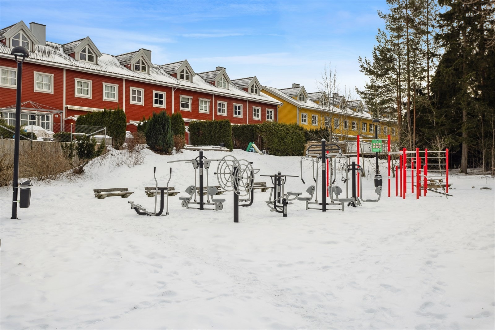 I nærområdet finner du et godt tilbud av fritidsaktiviteter, med etablerte idrettsklubber, treningssenter, golfbane på Grønmo, Leirskallen slalåmbakke samt Lofsrud Gård med rideklubb - for å nevne noe. Galleribilde