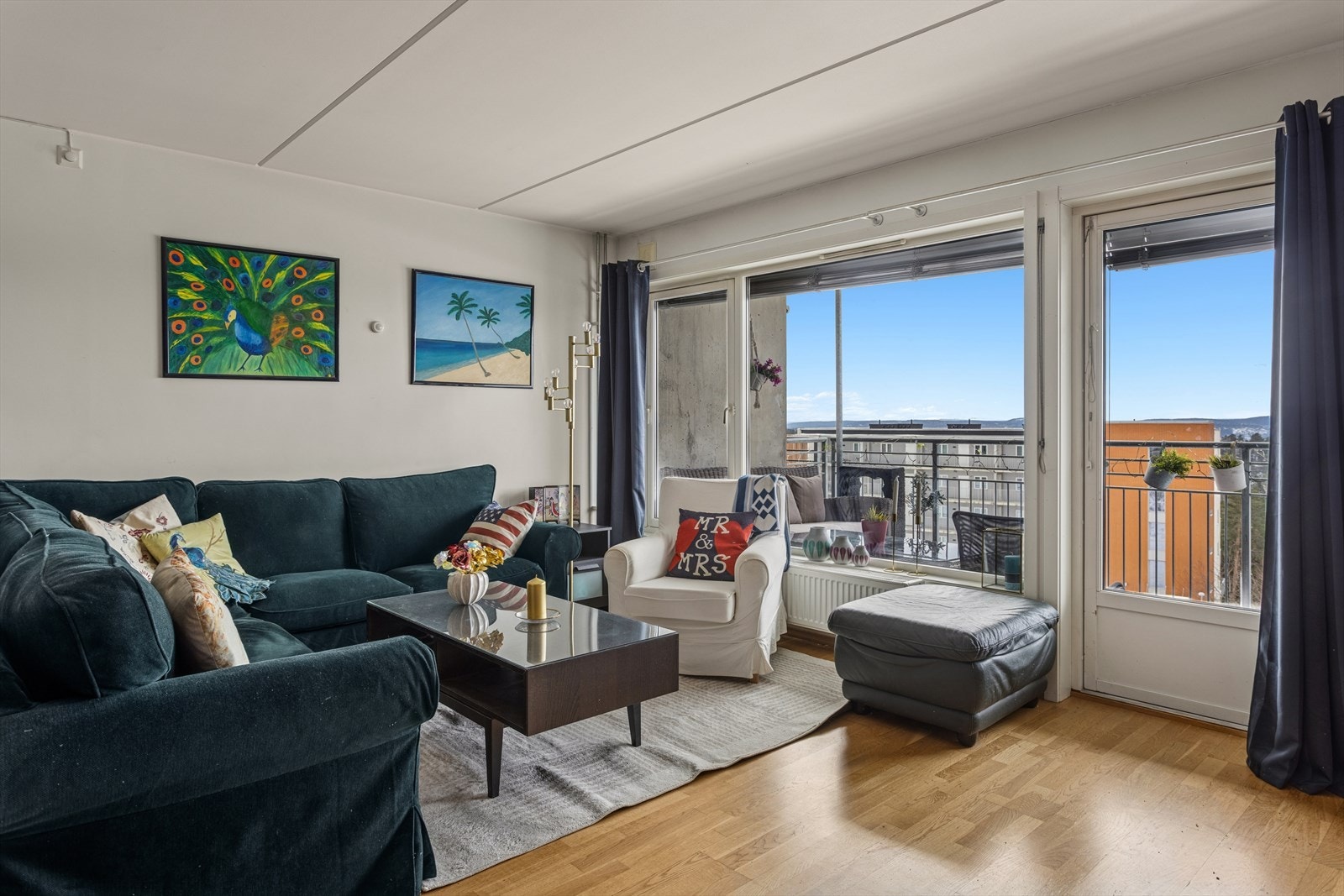 Dette er en gjennomgående 3-roms andelsleilighet, beliggende i byggets 3. etasje. Galleribilde