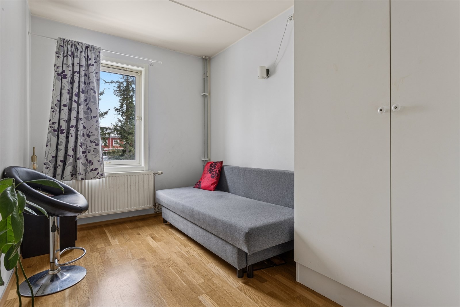 Ett av rommene kan fleksibelt innredes som hjemmekontor, barnerom eller gjesterom - alt etter behov. Galleribilde