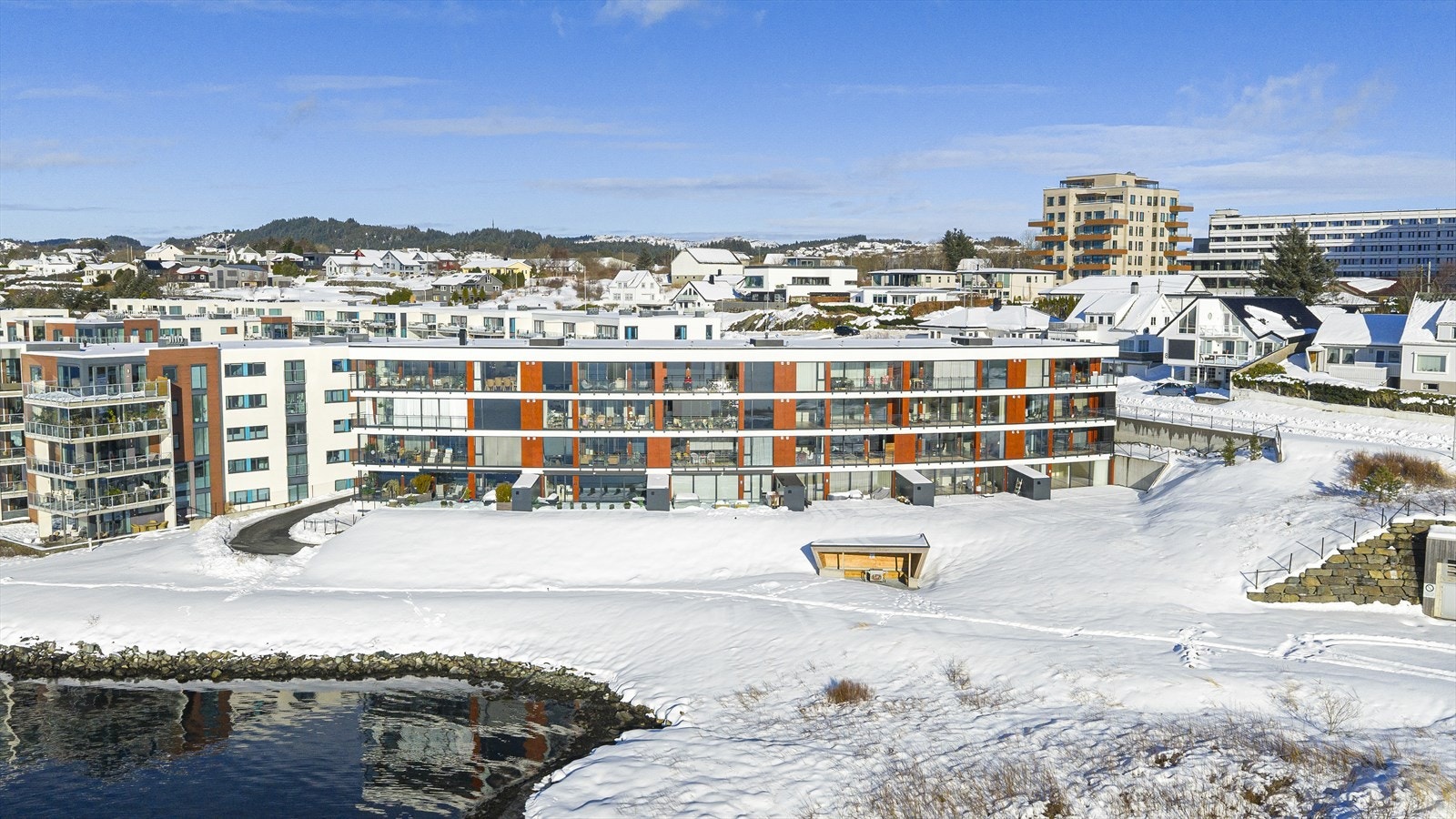 Nærhet til sjøen og flotte turområder Galleribilde