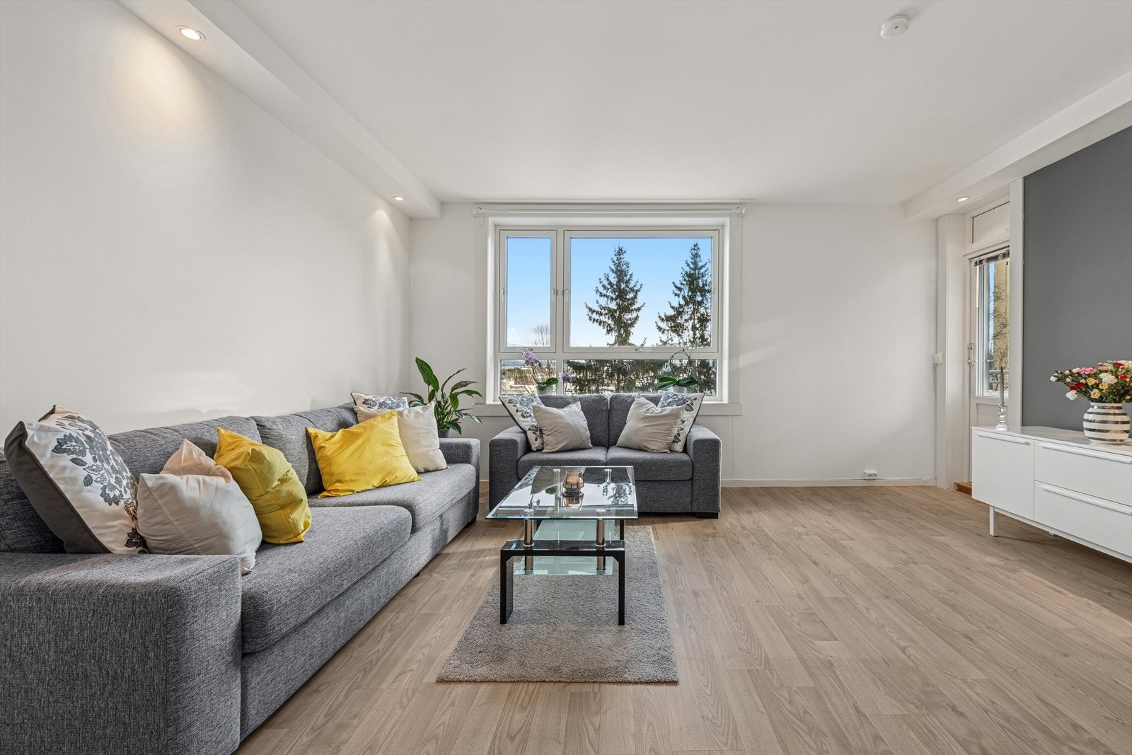 Her bor du høyt og fritt i 5. etasje uten innsyn, samt med heisadkomst til etasjeplan. Galleribilde