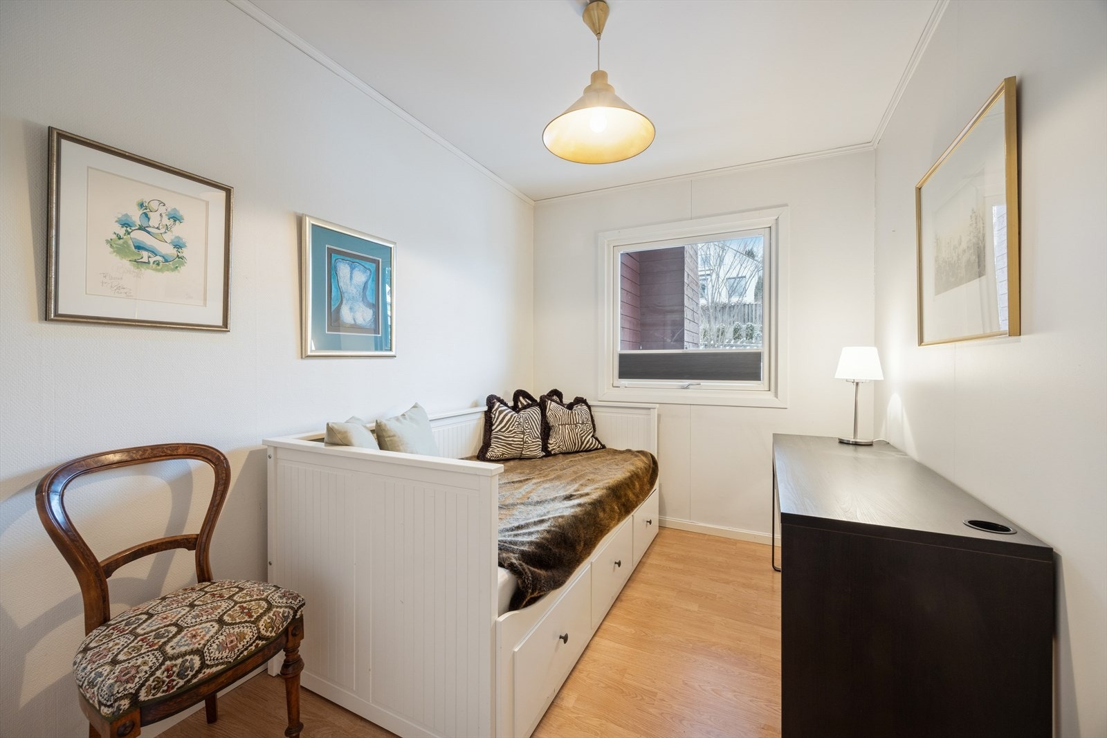 Soverom 3. Egner seg godt som barnerom, gjesterom eller kontor. Galleribilde