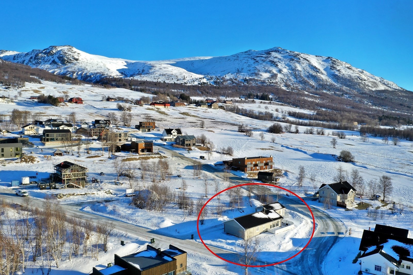 Området består i hovedsak av nye eneboliger og er omgitt av kulturlandskap og flott natur Galleribilde