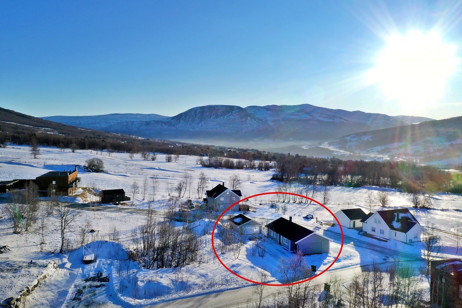 Området har lang solgang og flott utsikt samt et noe varmere klima enn f.eks. sentrumskjernen i Oppdal Galleribilde