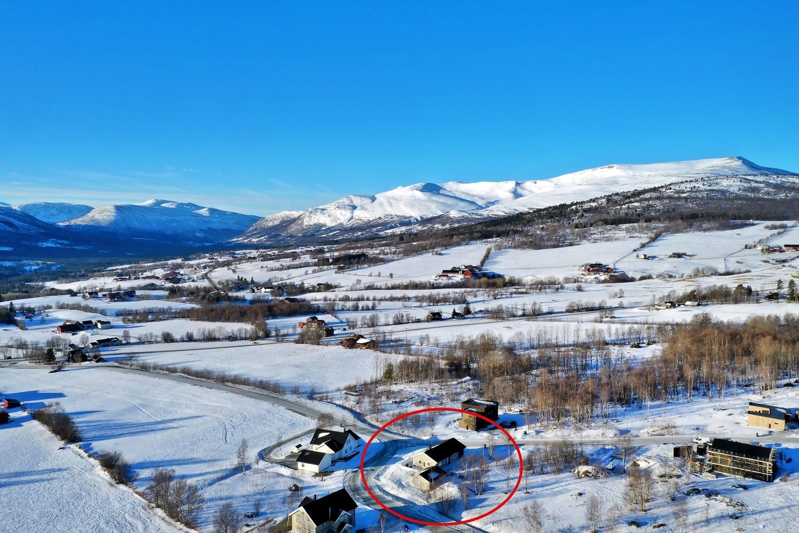 Eiendommen er et meget godt utgangspunkt for helårs friluftsliv - Grenda Vognill har også et nyere oppvekstsenter med barnehage og skole Galleribilde
