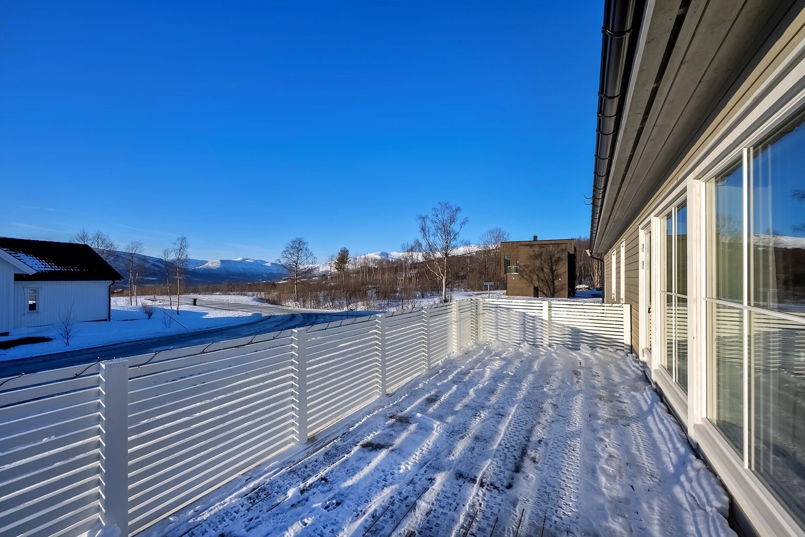 Utsikt mot Dindalen og Storhornet i vest Galleribilde