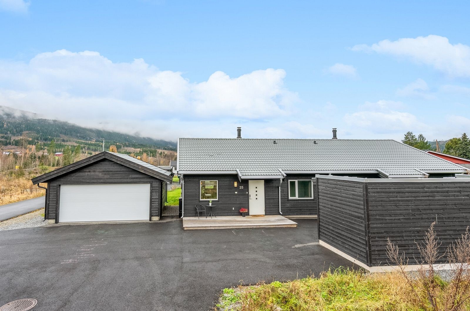 Parkering i dobbel garasje. Galleribilde