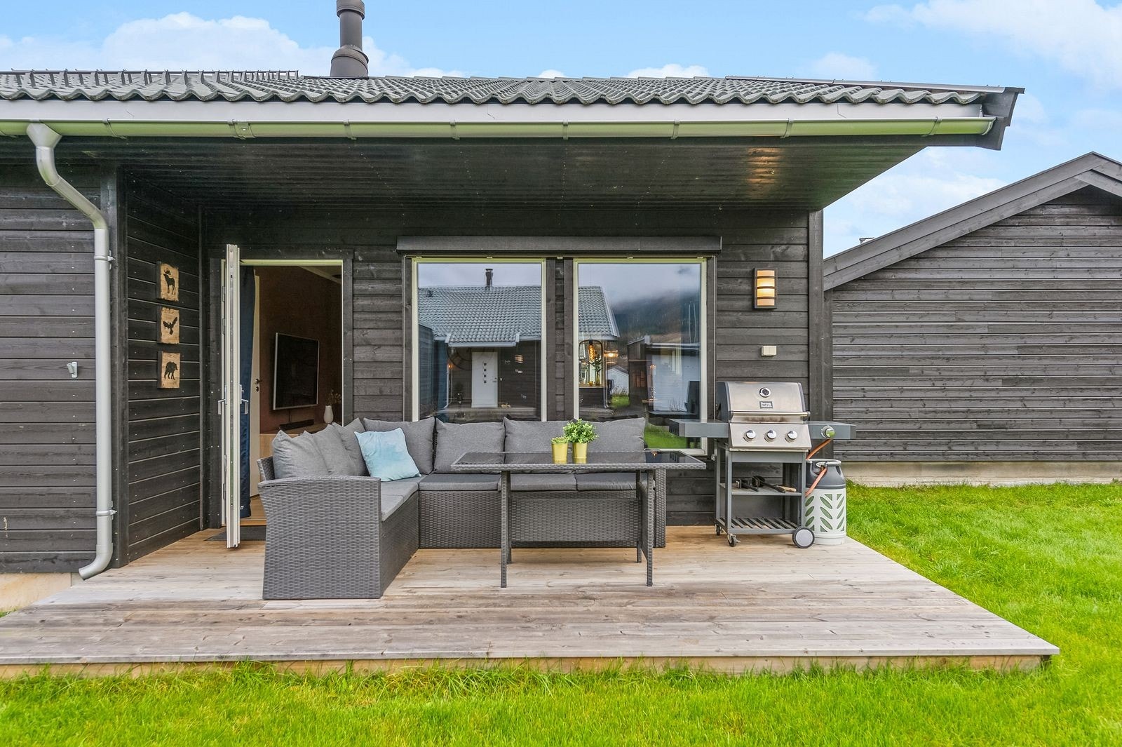 God plass til utemøblement og grill. Galleribilde