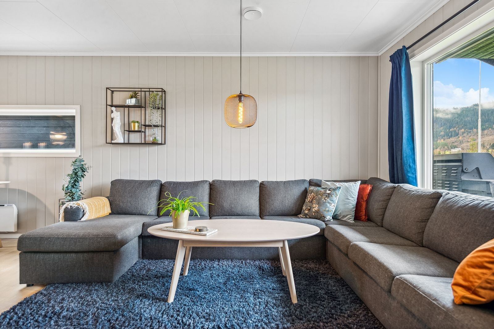 God plass til sofagruppe og TV møblement. Galleribilde