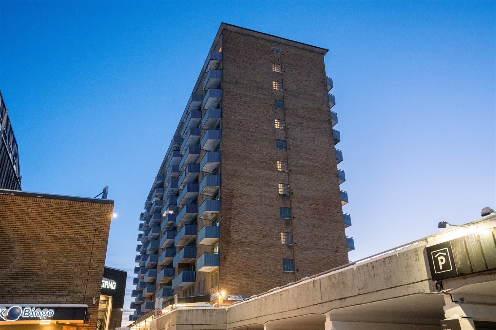 Bergensveien 4A ligger sentralt på Grorud, med enkel tilgang til både T-bane og buss, samt et bredt utvalg av forretninger og servicetilbud. Galleribilde