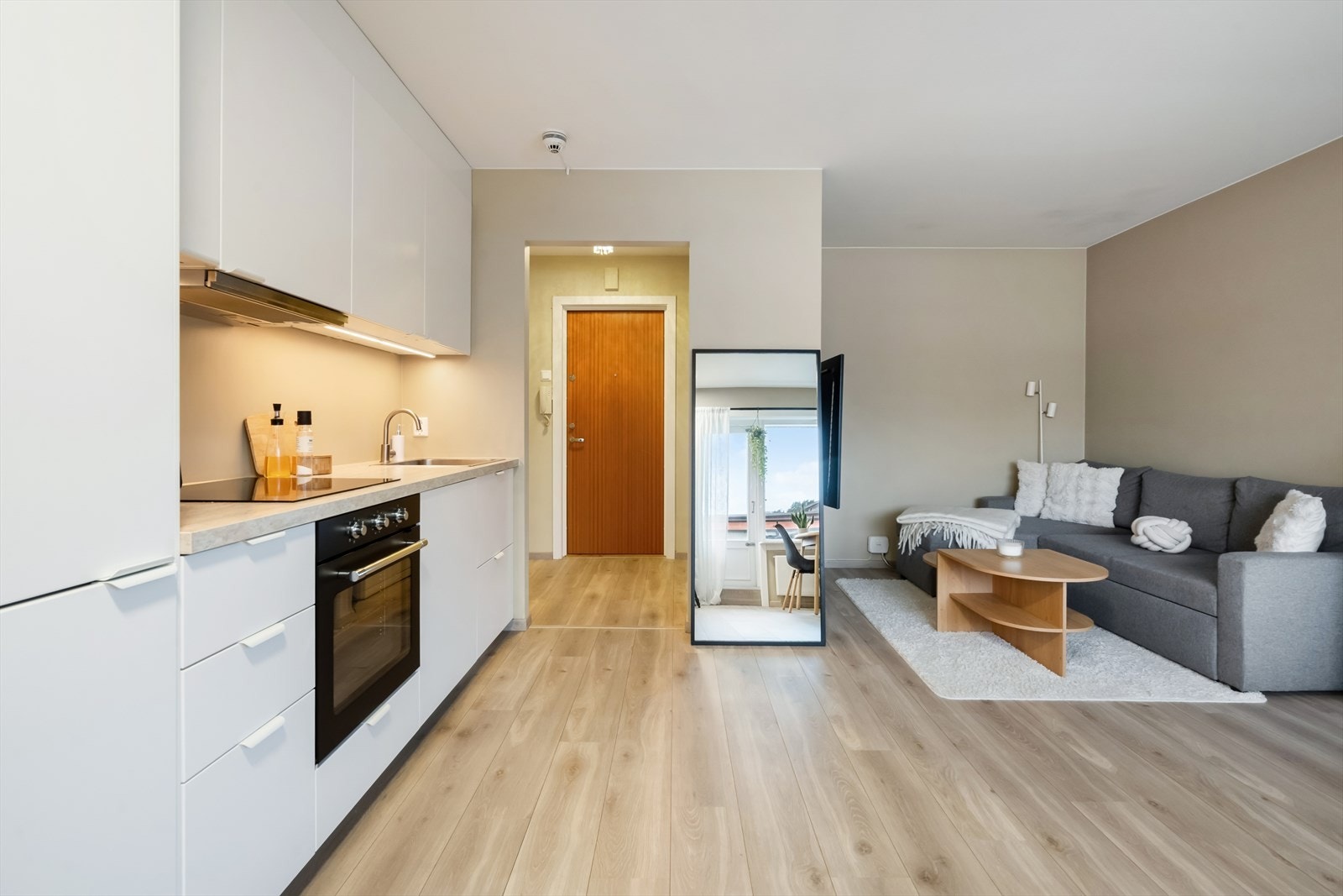 Velkommen til en lys og påkostet 2-roms selveierleilighet beliggende i byggets 3. etasje. Galleribilde