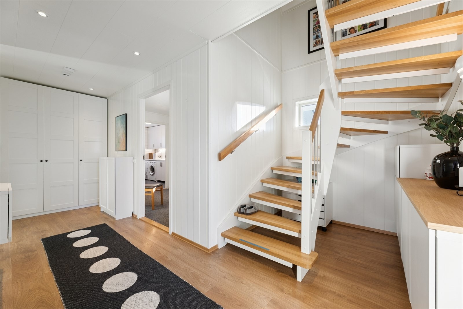 I gangen er det plass for gode garderobeløsninger. Galleribilde