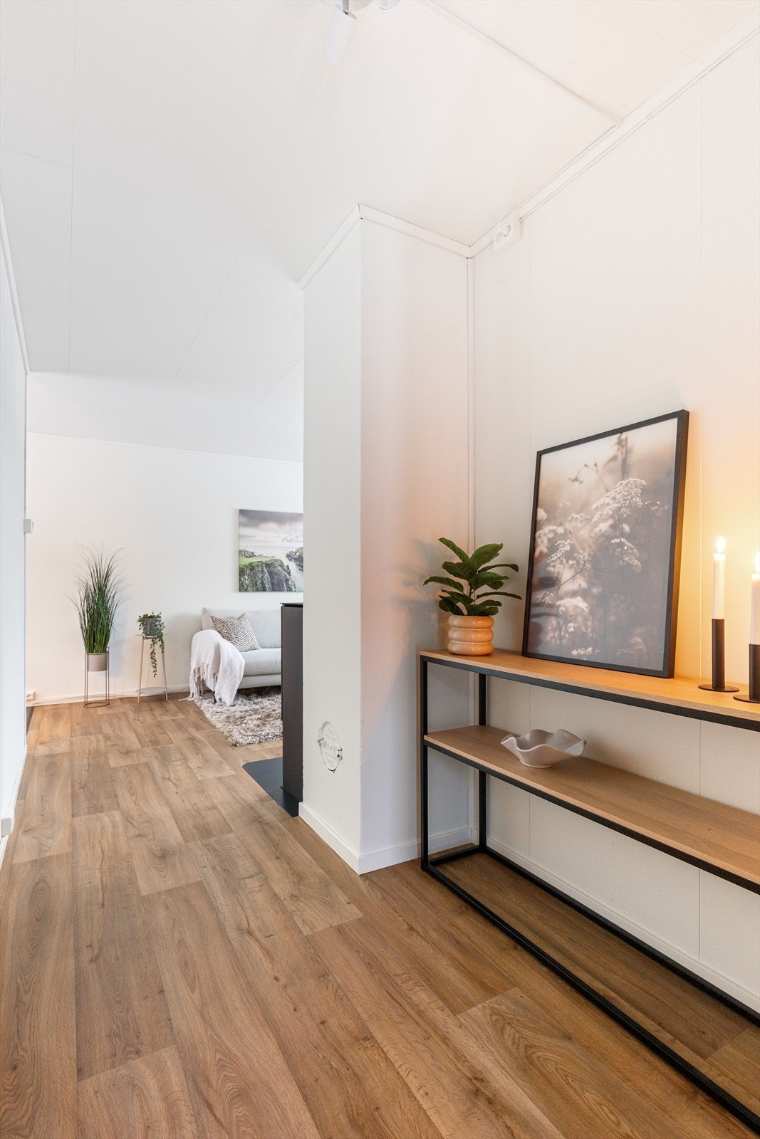 Vi beveger oss videre inn mot stuen. Galleribilde