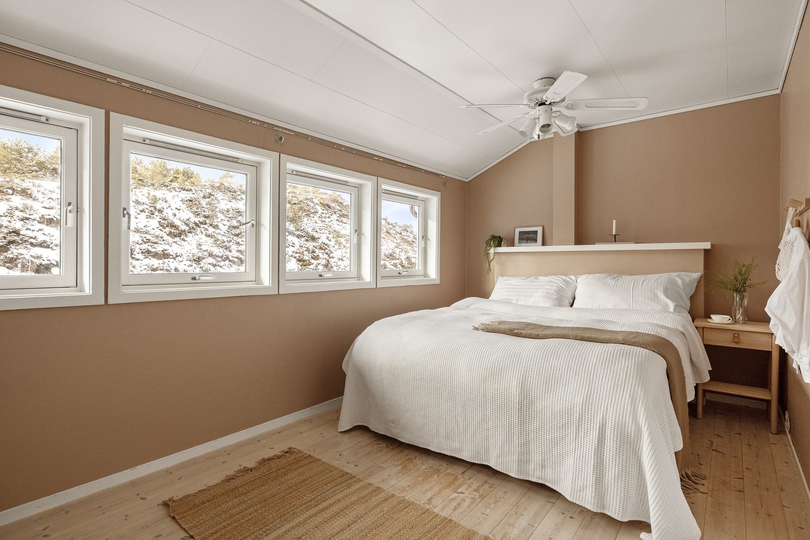 Stort og fint soverom på 13,9 kvm. Galleribilde