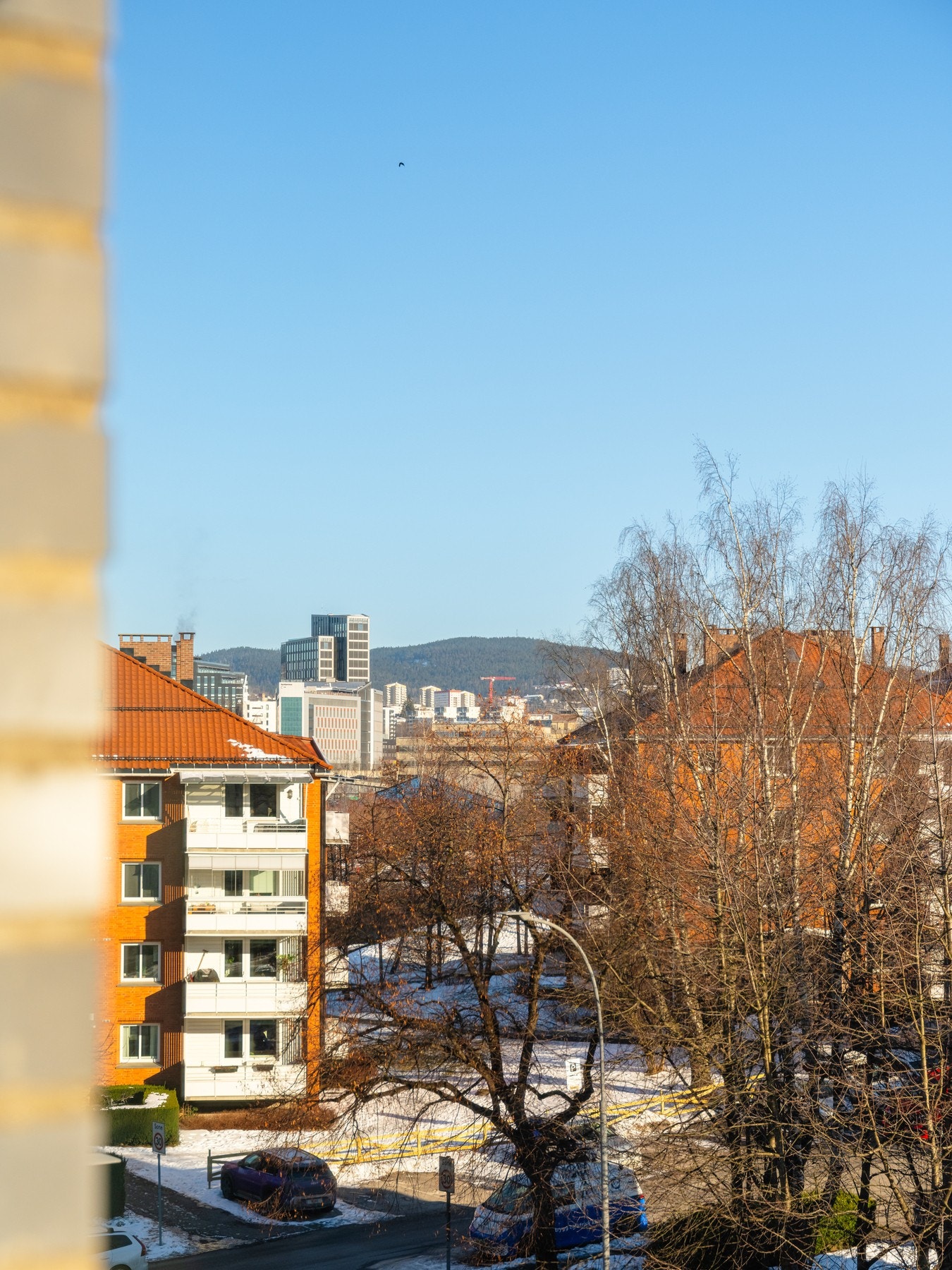Hyggelig utsyn mot nærområdet og omkringliggende bebyggelse. Galleribilde