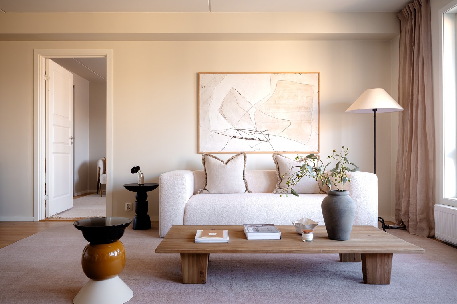 Velkommen til Hovinveien 43F! Presentert av Ousman Berger Jatta (406 14 188) v/PrivatMegleren Atrium. Foto av Chris Borowiak. Galleribilde