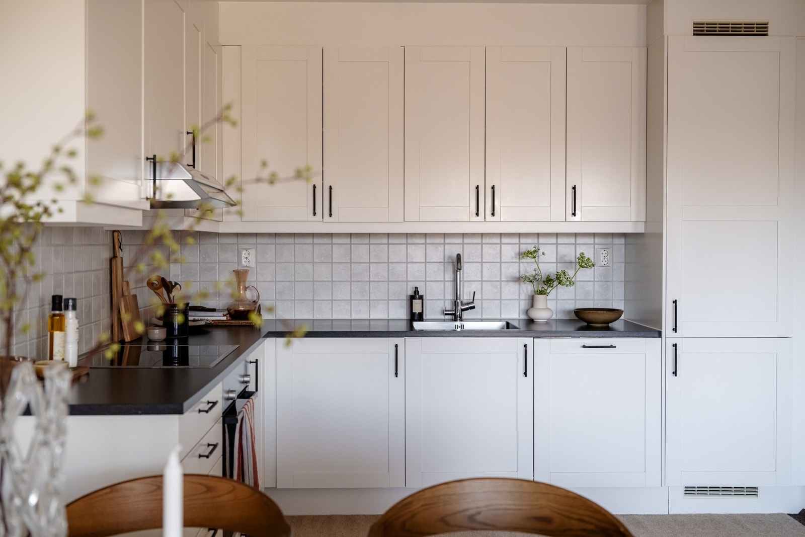 Integrerte hvitevarer og oppgradert stekeovn fra 2025 samt oppvaskmaskin fra 2024. Galleribilde