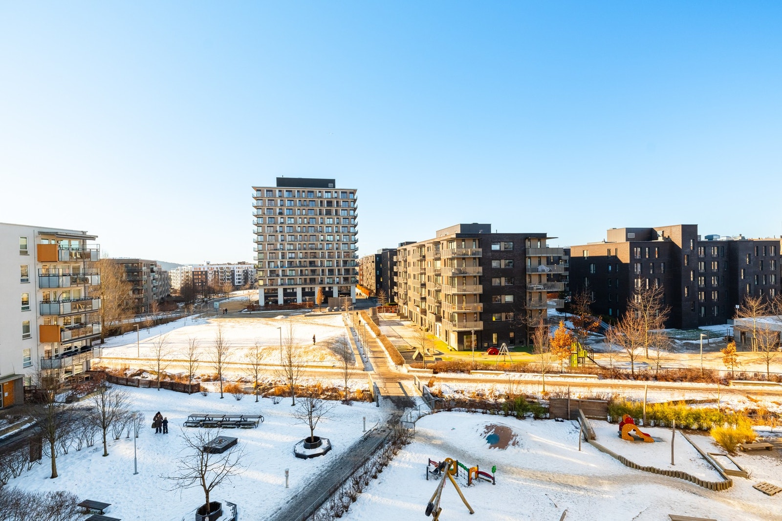 Området er stille og svært barnevennlig omkranset av flotte grøntarealer. Et herlig område både for store og små! Galleribilde
