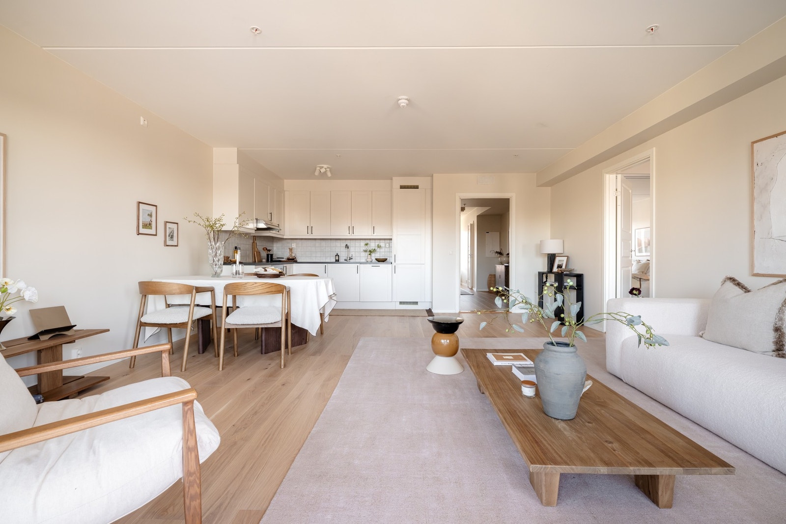 Sameiet har kollektiv bredbåndsavtale via OBOS Nett, med mulighet for oppgradering av hastighet ved behov. Galleribilde