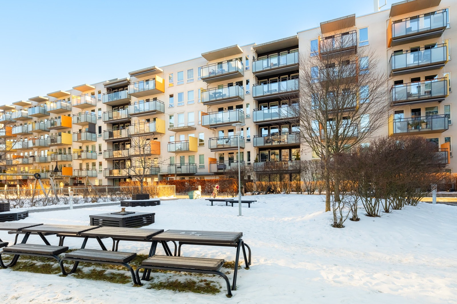 Boligen ligger i byggets 5. etasje med god oversikt og fine lysforhold. Galleribilde