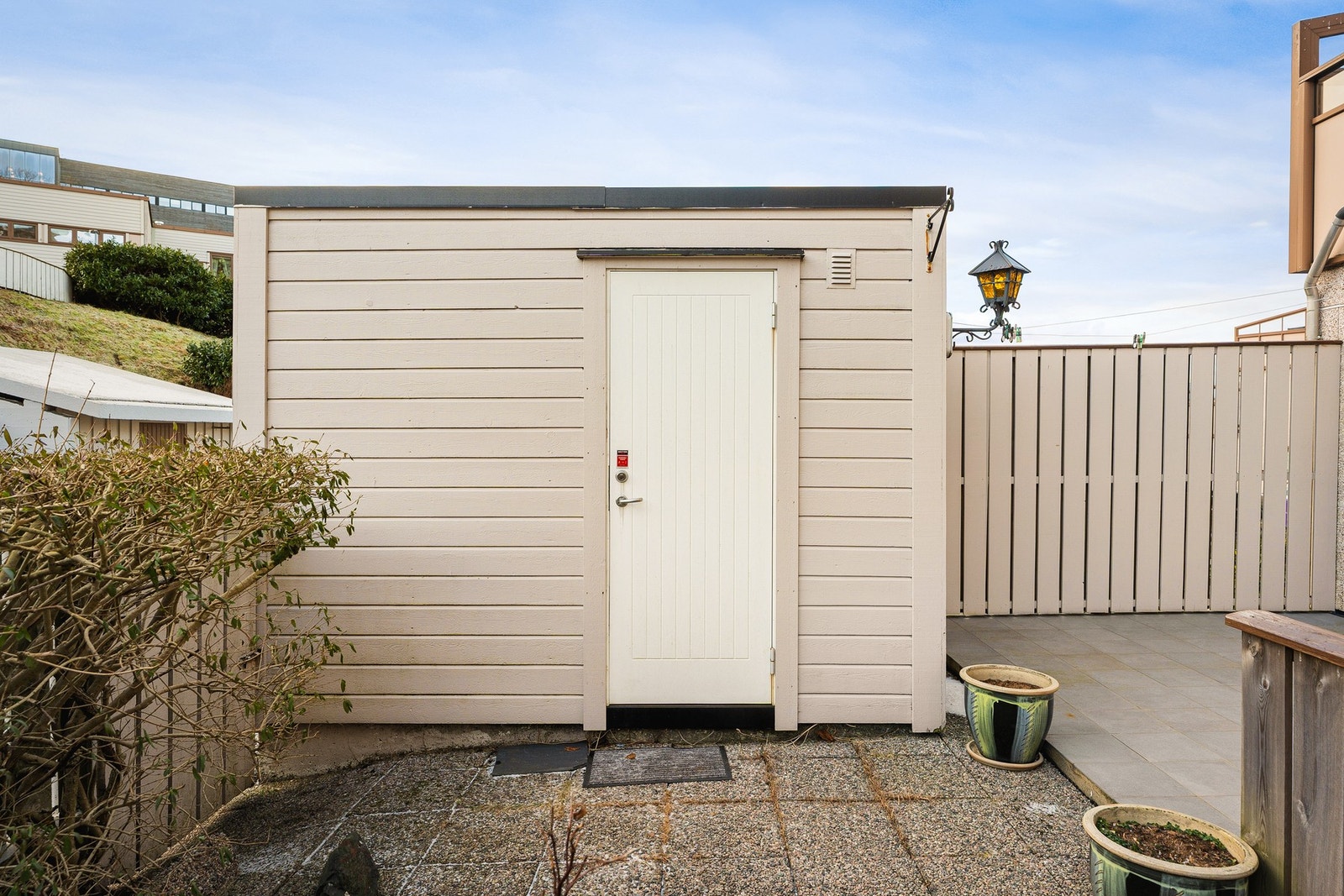 Utvendig bod som gir godt med oppbevaringsplass. Galleribilde