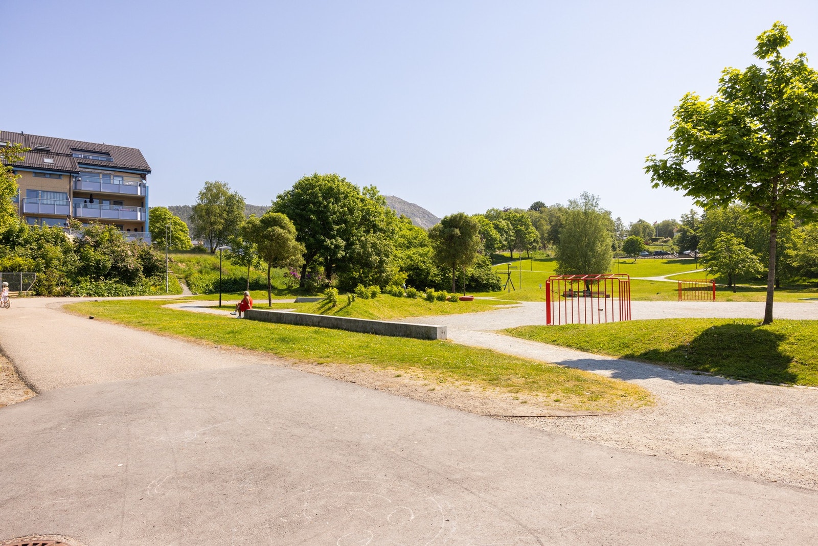 Borettslaget har flotte felles uteområder med store grøntareal. Galleribilde