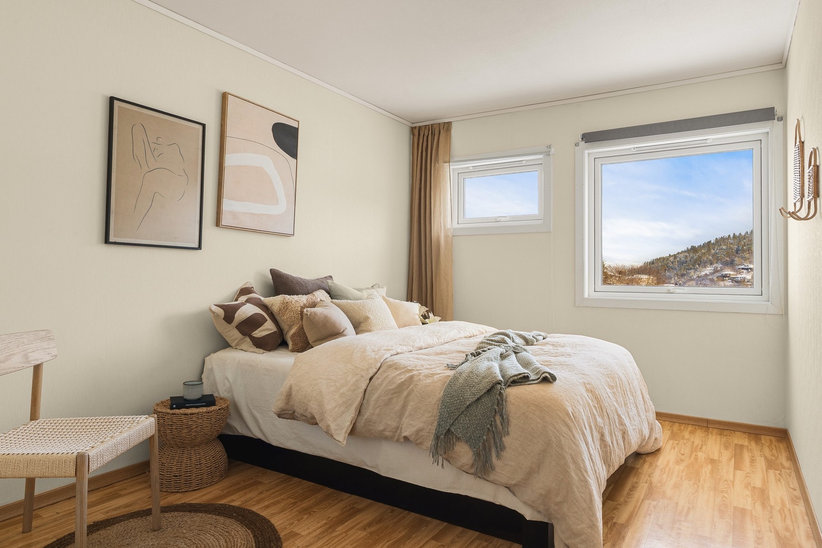 Fint og lyst hovedsoverom på 12,5 kvm. Galleribilde