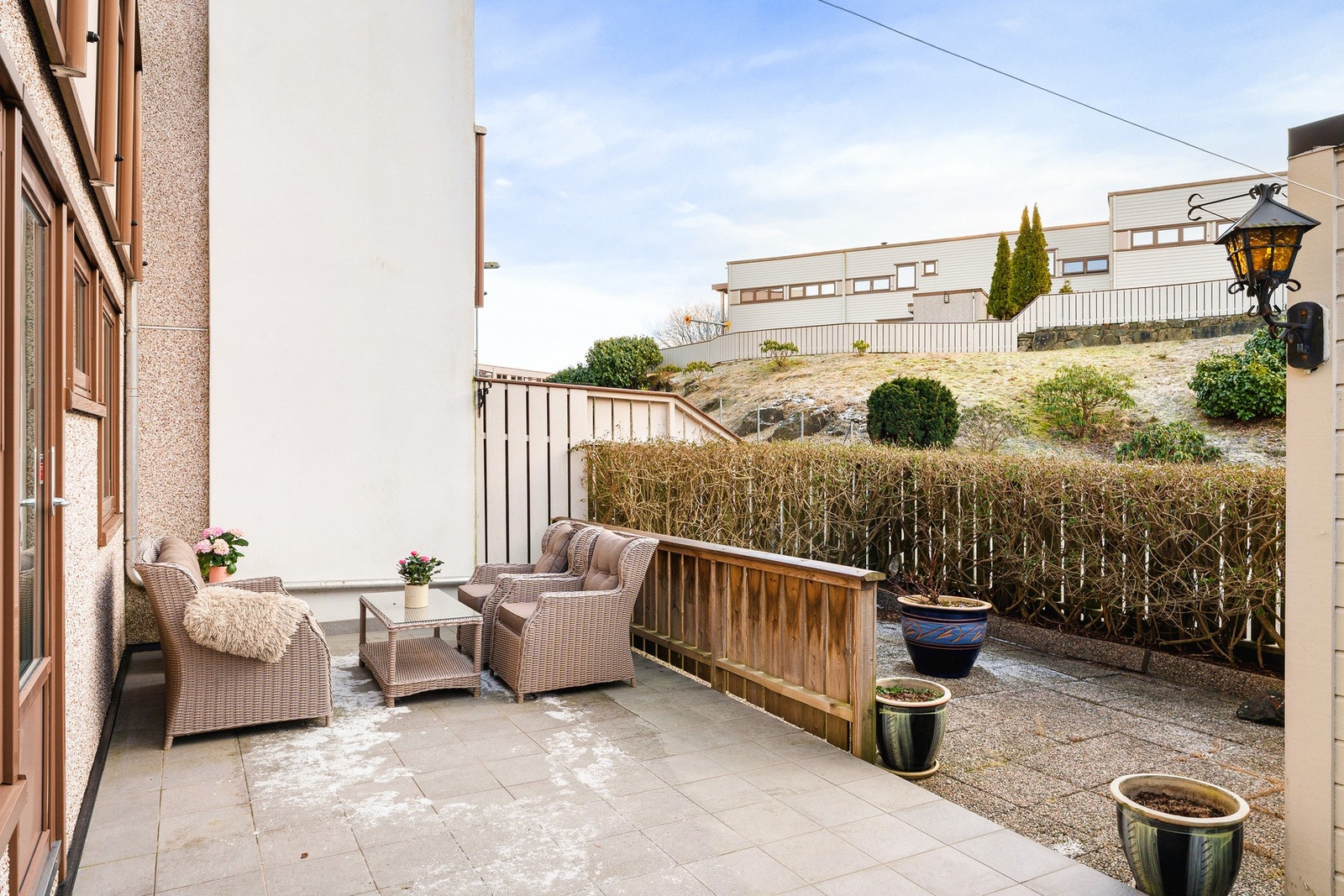 Stor og fin flislagt terrasse på 21 kvm. Galleribilde