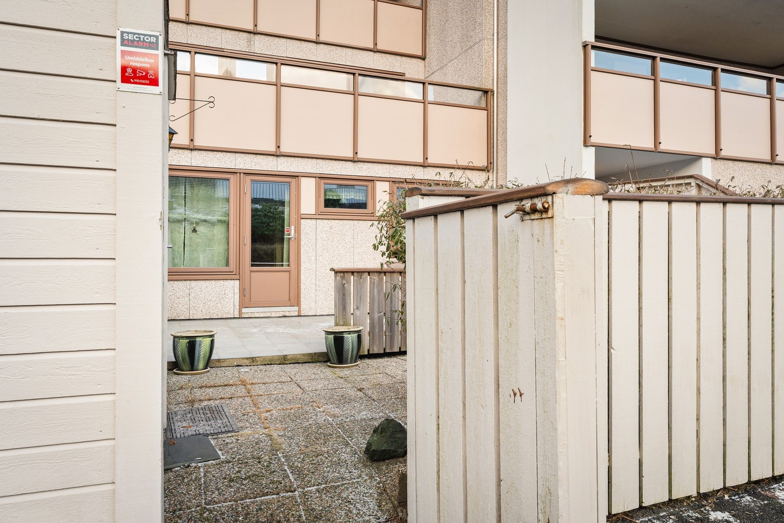 Fra uteplass er det port ut til fellesområdene. Galleribilde