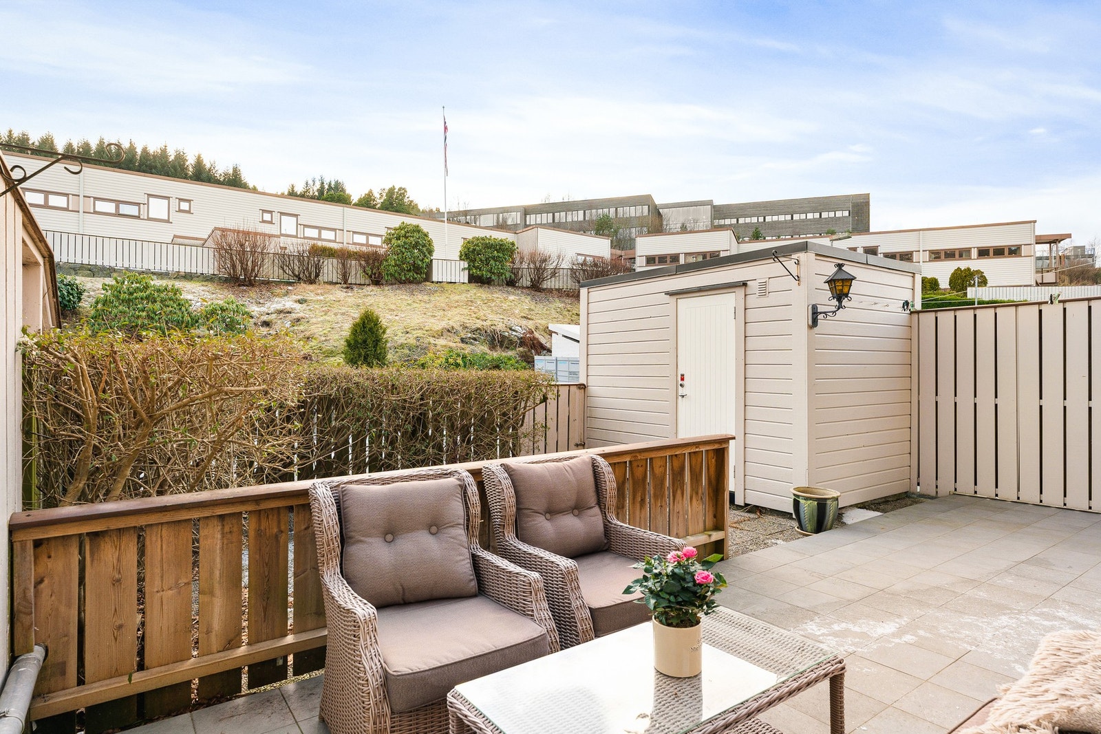 Leiligheten byr på en flott terrasse. Galleribilde