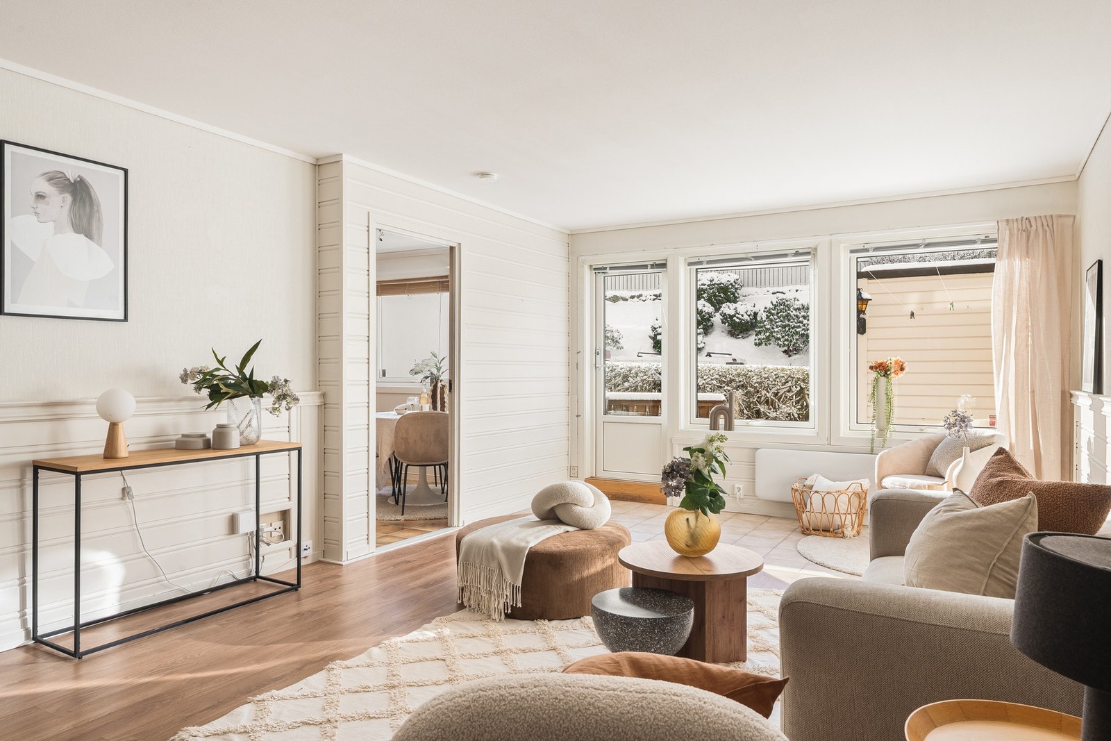 Fra stuen har man utgang til terrasse. Galleribilde