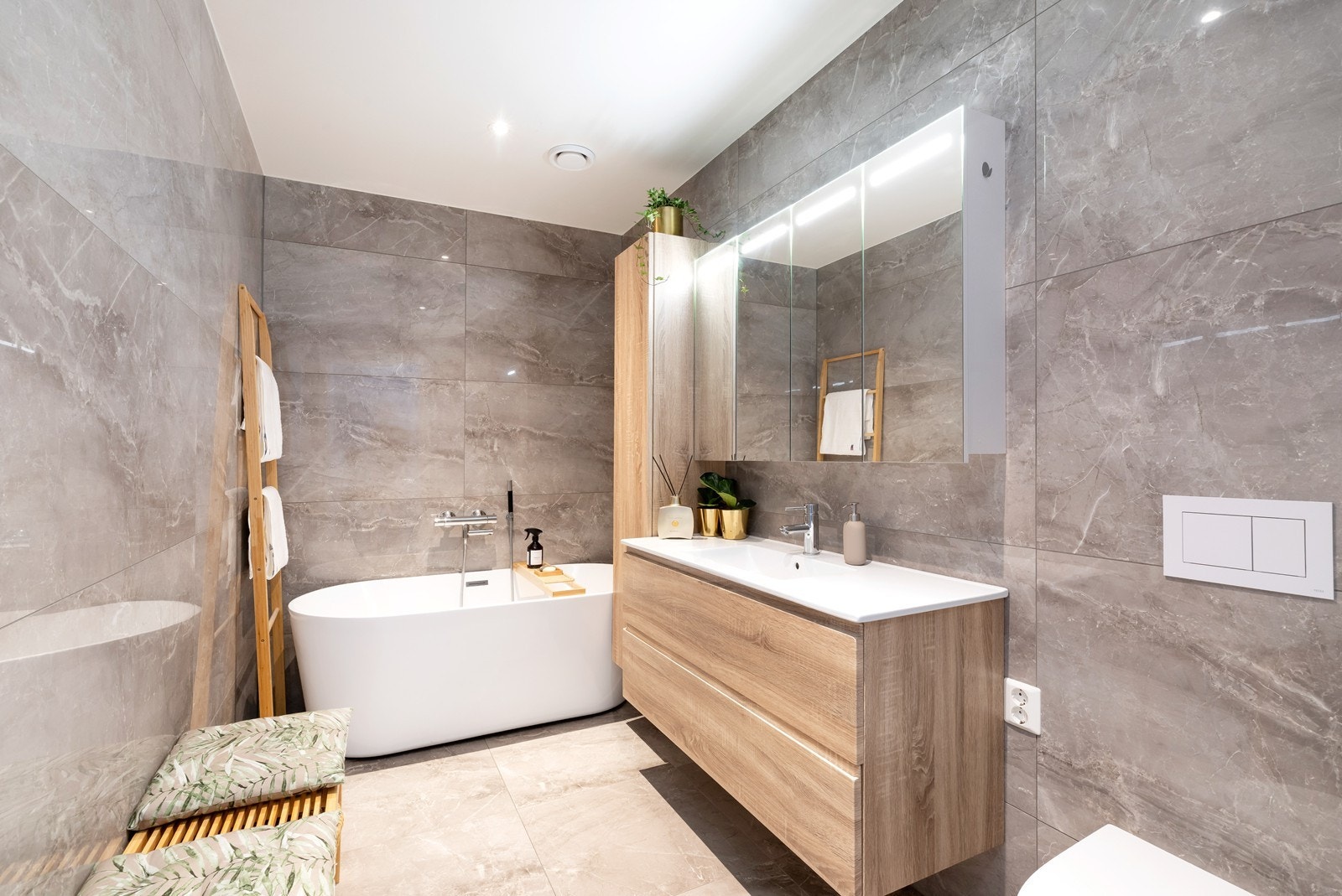 Delikat og innbydende bad med varmekabler i gulv. Galleribilde