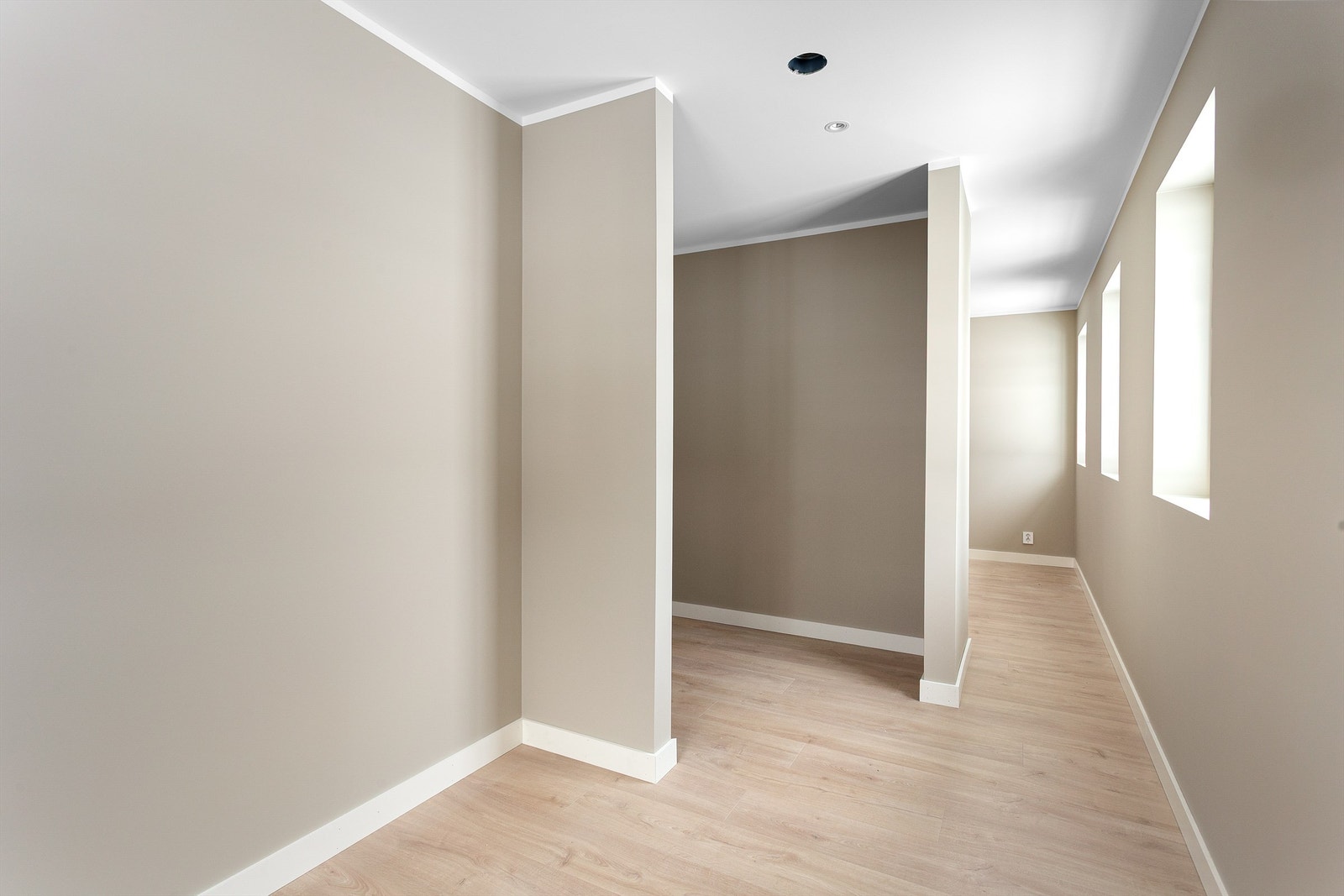 Garderobeløsningen gir gode muligheter for skreddersydde oppbevaringssystemer. Galleribilde