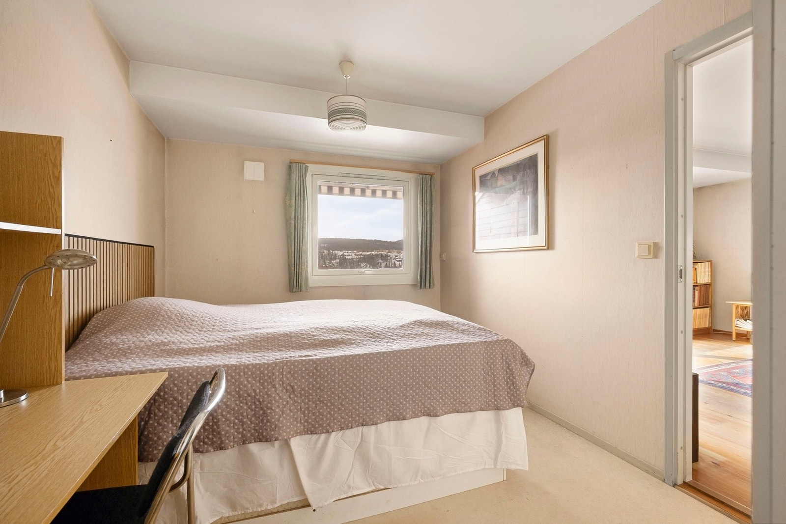 Vinduet slipper inn godt med naturlig lys. Galleribilde