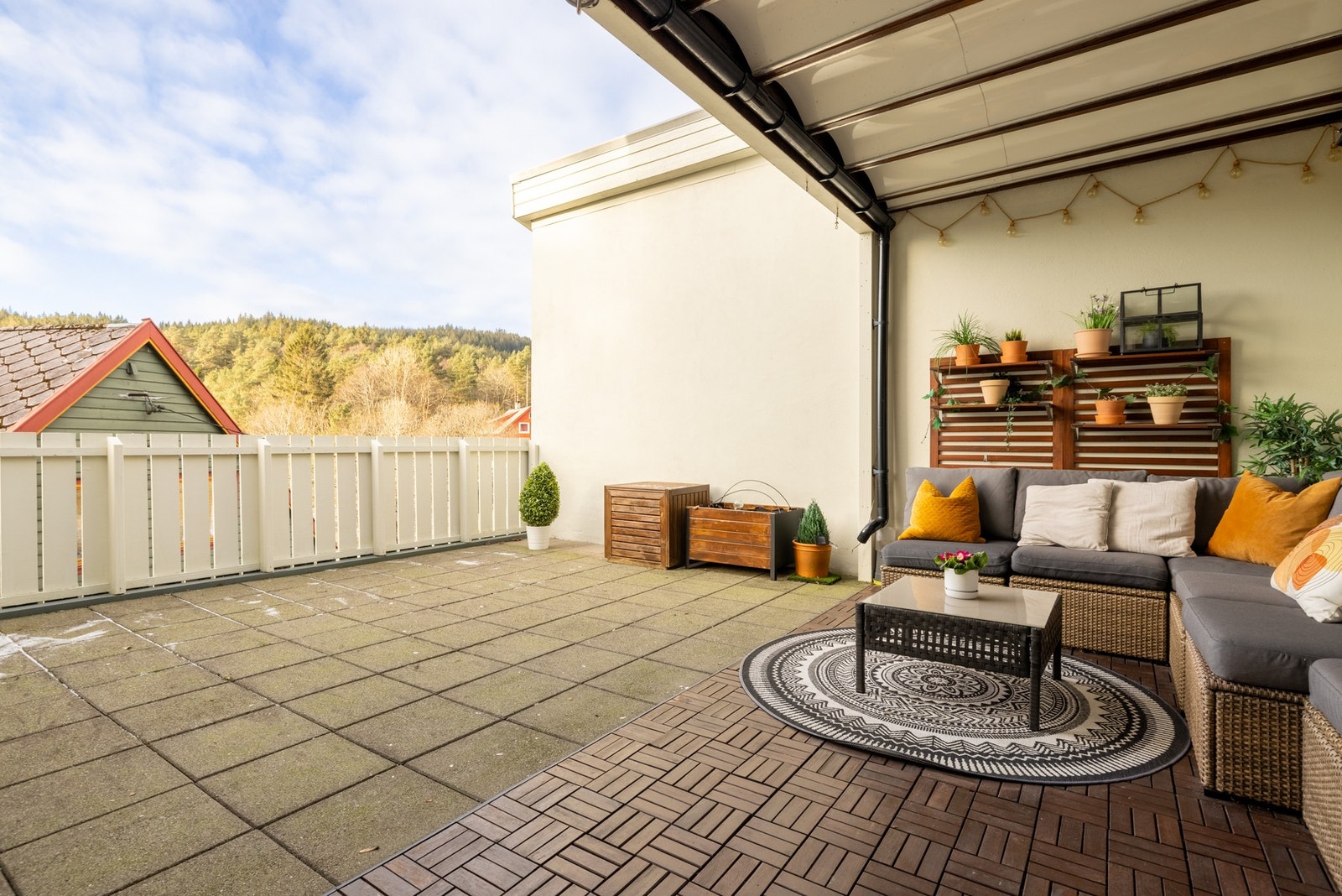 Denne terrassen er også vestvendt med gode solforhold på ettermiddag- og kveld. Galleribilde