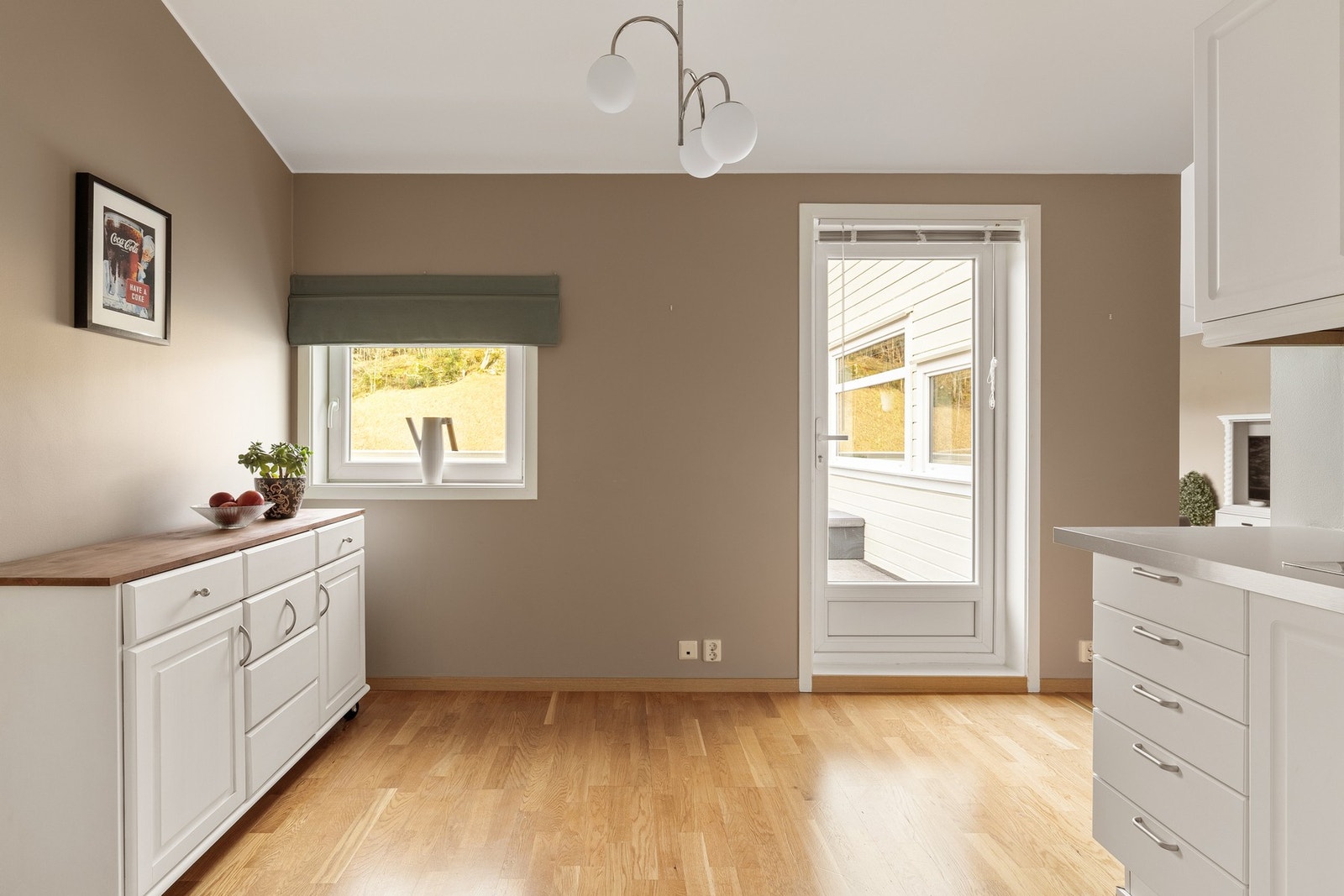 Vi beveger oss inn til kjøkkenet. Galleribilde