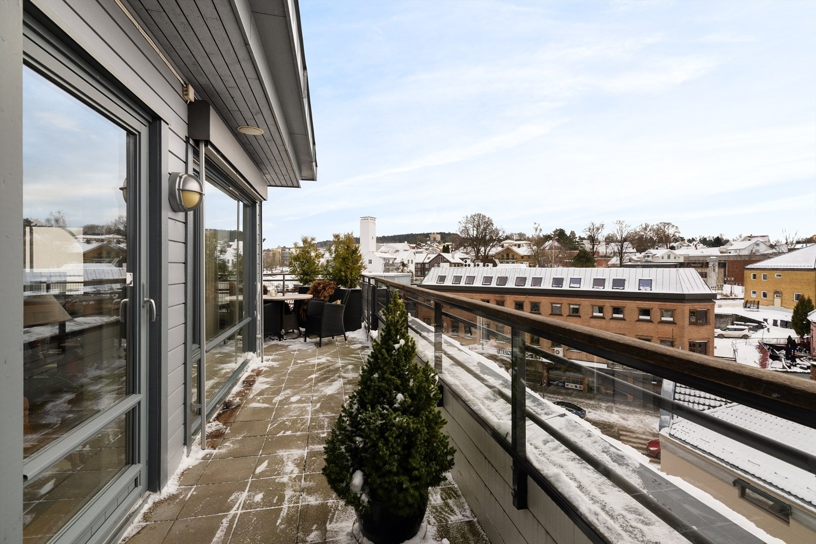 Beliggenheten gir en privat og skjermet atmosfære uten innsyn fra andre beboere - perfekt for rolige morgenstunder og sosiale sommerkvelder! Galleribilde