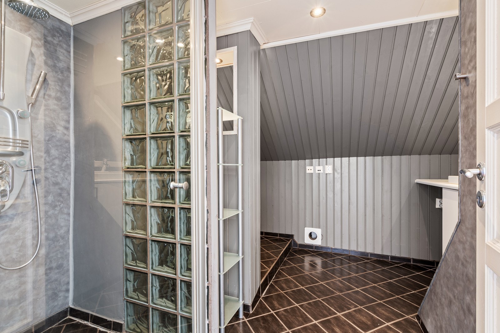 Utsnitt bad/vaskerom Galleribilde