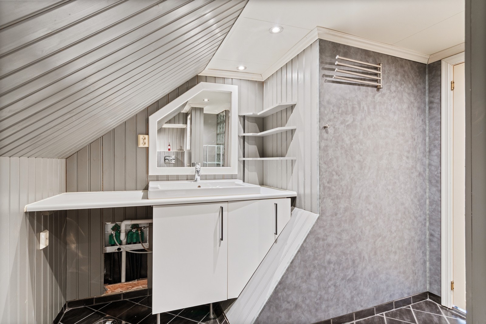 Utsnitt bad og opplegg vaskemaskin Galleribilde