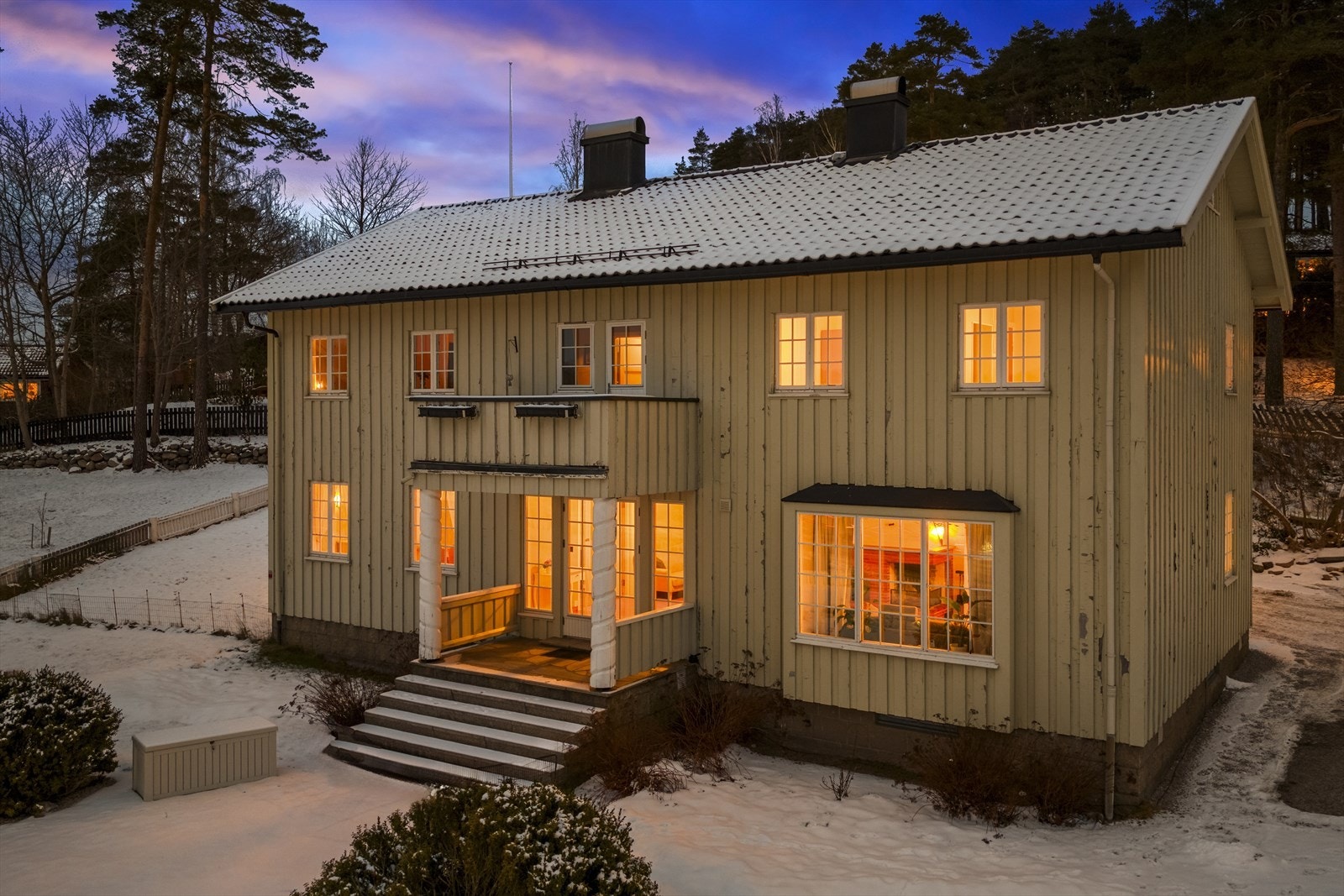 Taket er tekket med glassert teglstein, lagt i 1959. Galleribilde