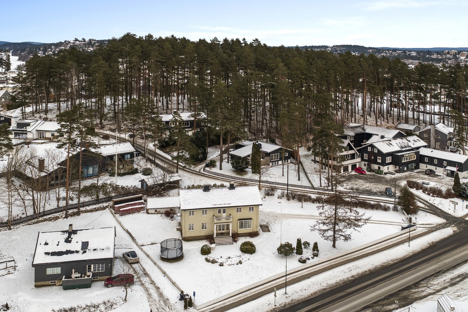 Nabolaget er veletablert og består hovedsakelig av eneboliger. Galleribilde