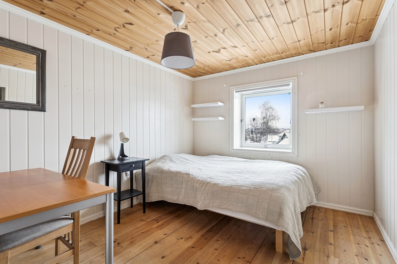 Soverom hovedhus. Galleribilde