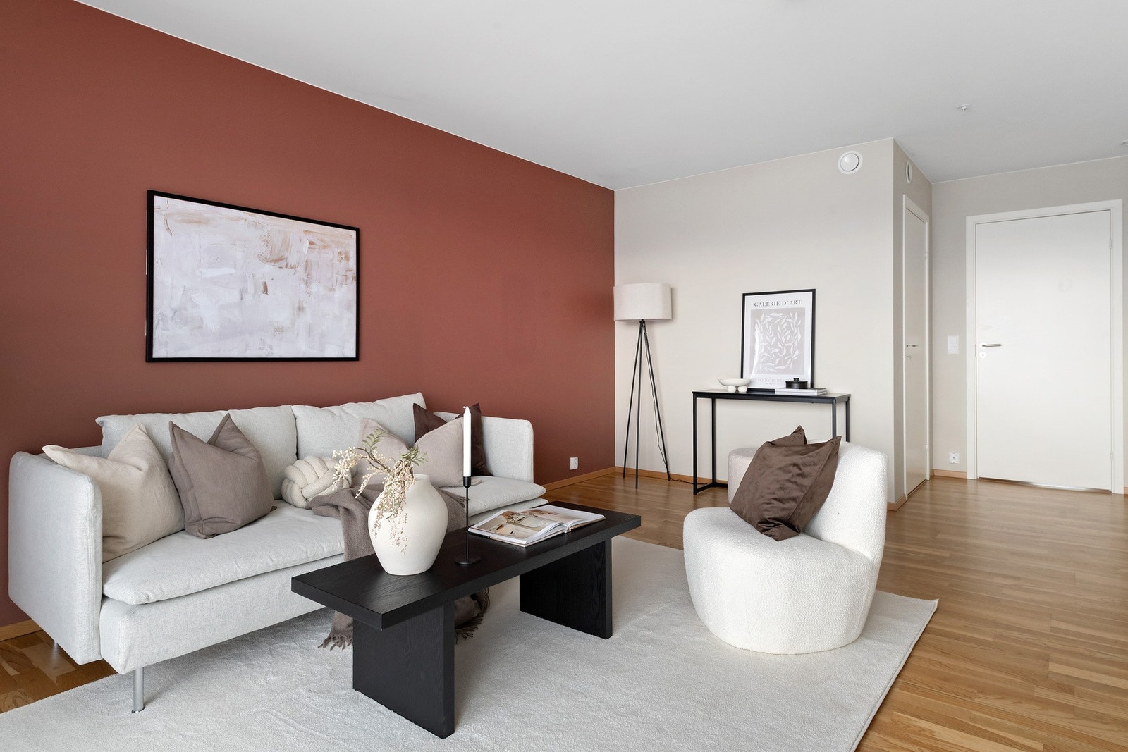 Stue og kjøkken er i åpen løsning. Galleribilde